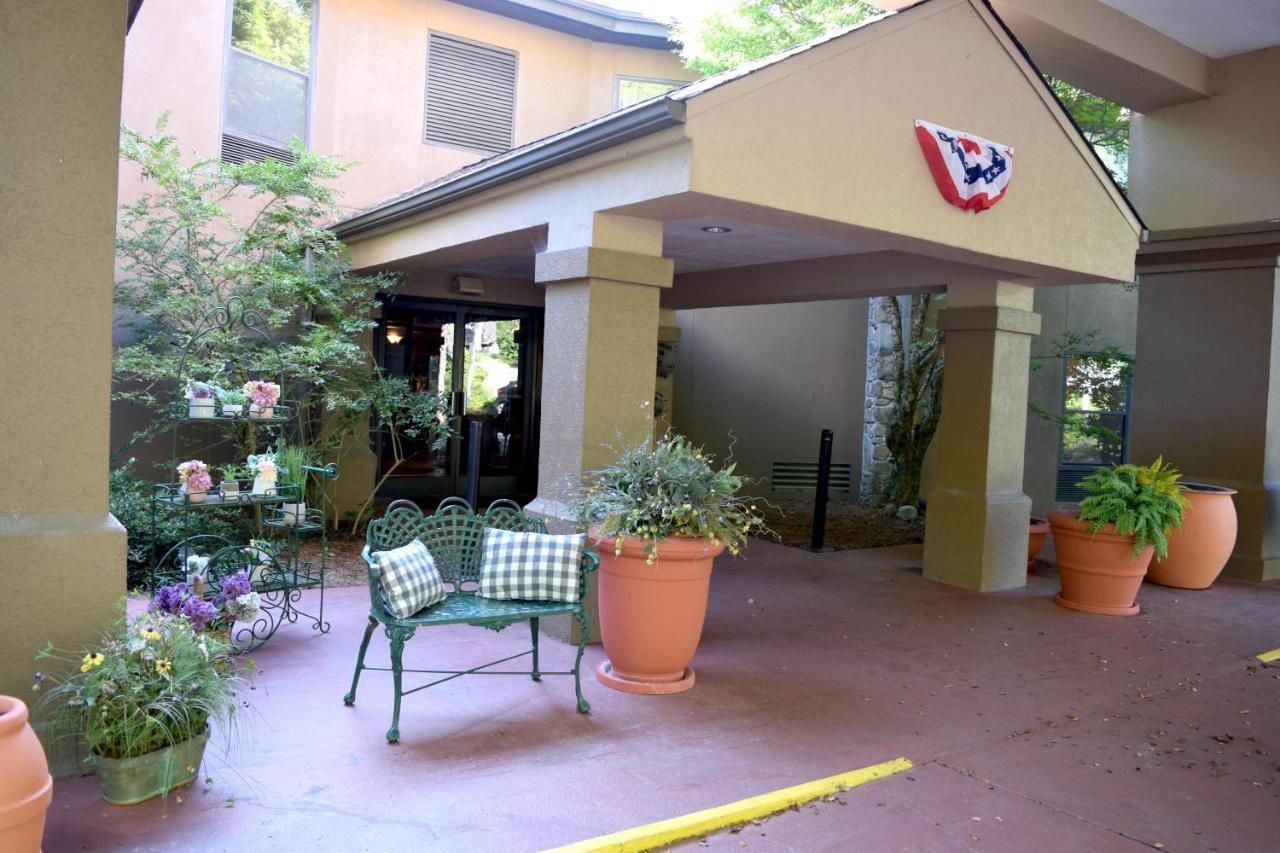 Highlands Inn Lodge Exterior photo